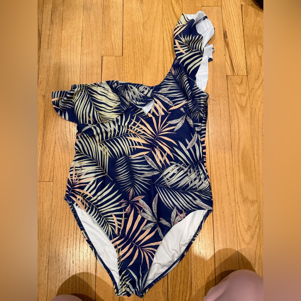 One shoulder‎ one piece size medium NWOT